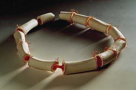 Brigitte Berndt Kette 2001 Knochen, Nylon, Silber