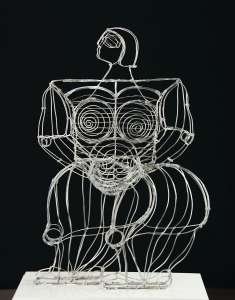 Erika Einhellinger „Eiserne Lady", 2012, Drahtplastik, 90 x 60 x 22 cm