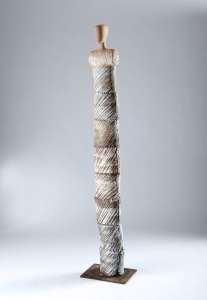 Michaela Geissler „Stele", 2011, Keramik gebaut, 165 x 24 cm