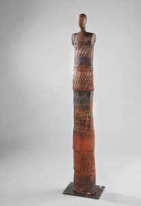 Michaela Geissler „Stele", 2011, Keramik gebaut, 165 x 24 cm