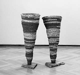 Angeliki Hofmann "The storytellers were forever changing their tale" I, II Leinen, Papier, Sisal, 2000