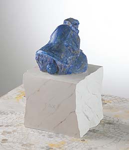 Gerhard Kadletz "Friedensglocke", 2003, Carrara statuario venato, Namibia blue, 200 x 130 x 130 cm