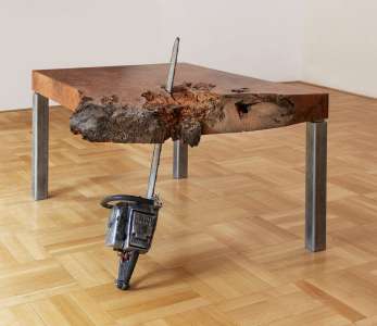 Helmut Langhammer „Holzweg“, 2009, Holz vom Mammutbaum, Stahl, 84 x 150 x 123 cm